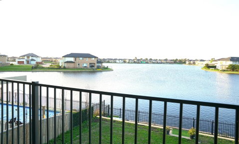Luxury Waterfront Villa In Sanctuary Lakes - Accommodation Guide 2