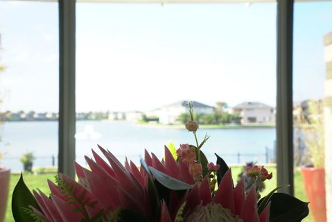 Luxury Waterfront Villa In Sanctuary Lakes - Accommodation Guide 3