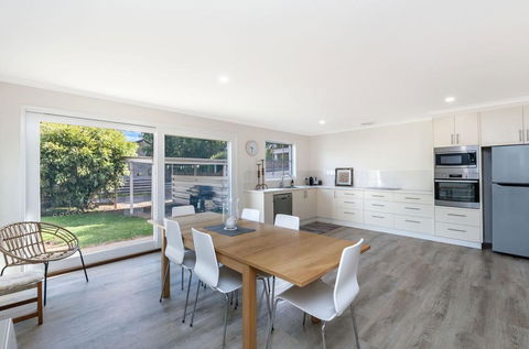 Lyons Cottage - A Quaint Whalers Cottage In Heart Of Port Fairy - Accommodation Asia 0