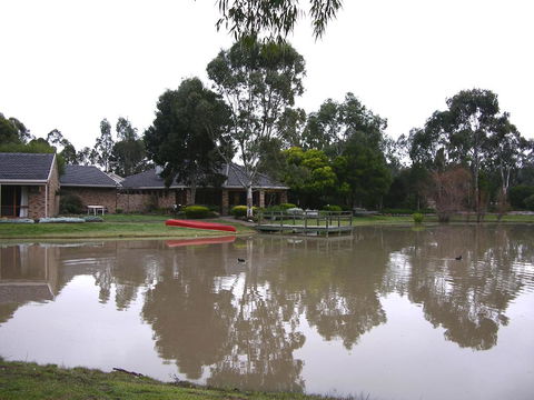 Magdala Motor Lodge & Lakeside Restaurant - Accommodation Asia 3