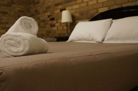 Magdala Motor Lodge & Lakeside Restaurant - Accommodation Asia 1