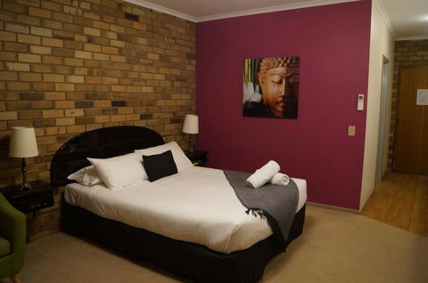 Magdala Motor Lodge & Lakeside Restaurant - Accommodation Asia 2