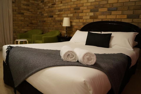 Magdala Motor Lodge & Lakeside Restaurant - Accommodation Asia 0