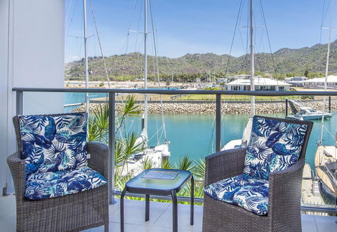 Magnetic Blue Waterfront Apartments - Accommodation Asia 1