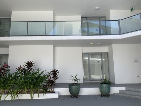 Magnetic Blue Waterfront Apartments - Accommodation Asia 2