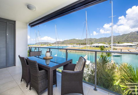 Magnetic Blue Waterfront Apartments - Accommodation Asia 3
