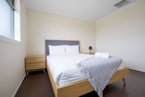 Magnificent Lux Stay@Mont Albert 4BR/WIFI/Garage - Accommodation Asia 2