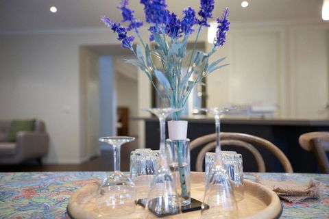 Magnificent Lux Stay@Mont Albert 4BR/WIFI/Garage - Accommodation Asia 1