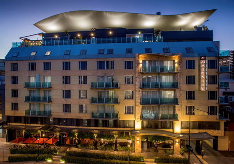 Majestic Roof Garden Hotel - Accommodation Guide 2