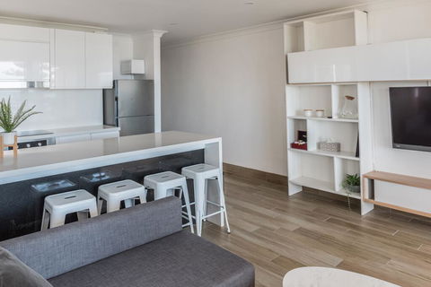 Manly Beachfront Apartment - Accommodation Asia 2