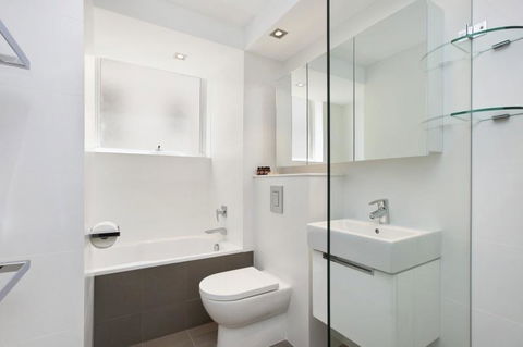 Manly Sandgate By The Beach - Accommodation Asia 3