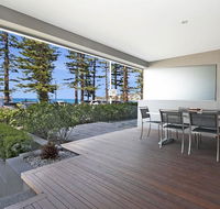 Manly Strand - Right on Manly Beach