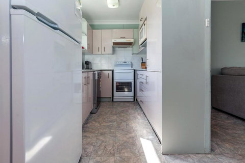 Marine Drive, 32 - Accommodation Guide 3