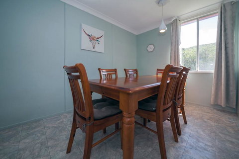 Marine Drive, 32 - Accommodation Guide 2