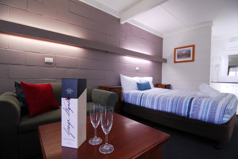 Mayfair Motel - Accommodation Asia 1