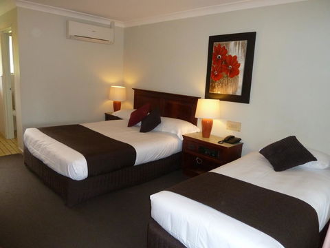 McNevins Warwick Motel - Accommodation Guide 0