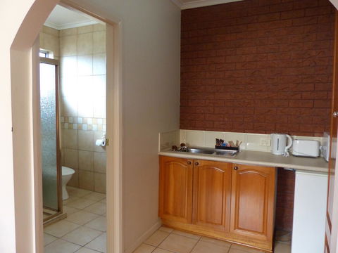 Meramie Motor Inn - Accommodation Asia 1