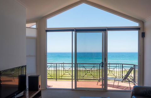 Meridian Beachside Apartments - Accommodation Asia 0