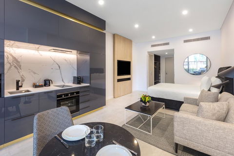 Meriton Suites Broadbeach - Accommodation Guide 2