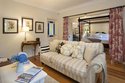 Merrow Cottages - Gatehouse - Accommodation Asia 2