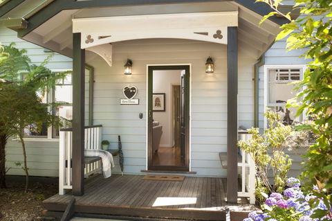 Merrow Cottages - Gatehouse - Accommodation Asia 1