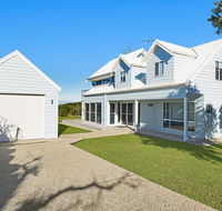 Middle Rock Beach House - Beach Front Lake Cathie - Accommodation Asia