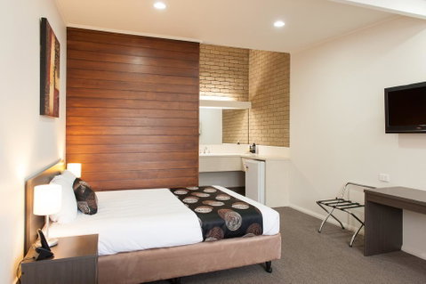 Mitchell On Main - Accommodation Guide 3