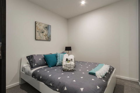 Modern & Bright 2BR Apt- Parking, WIFI, Pool & Gym - Accommodation Asia 1