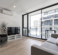 Modern  Bright 2BR Apt- Parking WIFI Pool  Gym - Accommodation Asia