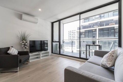 Modern & Bright 2BR Apt- Parking, WIFI, Pool & Gym - Accommodation Asia 0