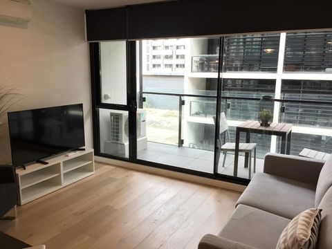 Modern & Bright 2BR Apt- Parking, WIFI, Pool & Gym - Accommodation Asia 3