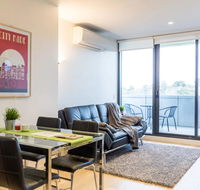 Modern 1 Bedroom Apartment In Tranquil Parklands - Accommodation Guide