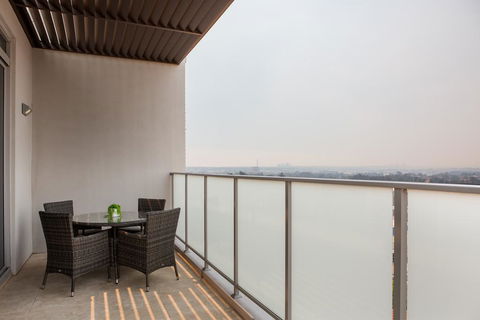 Modern 2 Bedroom Apartment In The Heart Of Burwood - Accommodation Asia 3