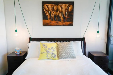 Modern 2 Bedroom Apartment With City Views - Accommodation Guide 3