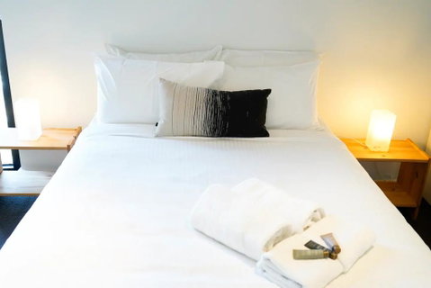 Modern 2 Bedroom Apartment With City Views - Accommodation Guide 2