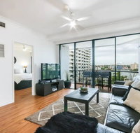Modern 2 Bedroom River View Apartment in Docklands