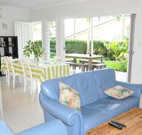 MODERN 3 BEDROOM APARTMENT IN TRADITIONAL QUEENSLANDER  PATIO LEAFY YARD POOL - Accommodation Guide