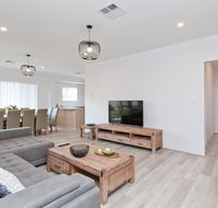 Modern and Spacious home near Curtin University - Accommodation Asia
