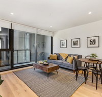 Modern apartment with balcony near Kings Domain - Accommodation Guide