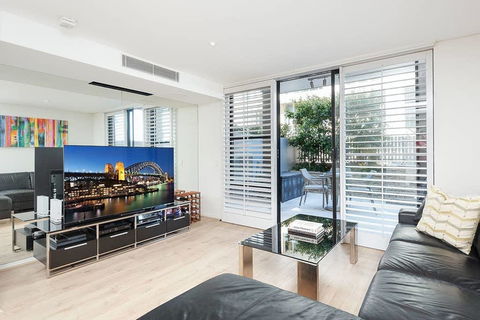 Modern Bronte Apt. W/ Ocean Views, Just Minutes Walk To Beach! - Accommodation Asia 0