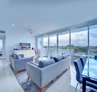Modern Contemporary Southport Apartment - Accommodation Asia