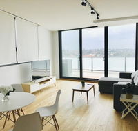 Modern Designer 2BR Apartment Near Airport  Beach - Accommodation Asia