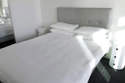 Modern Light-Filled 1 Bed In South Melbourne - Accommodation Asia 3