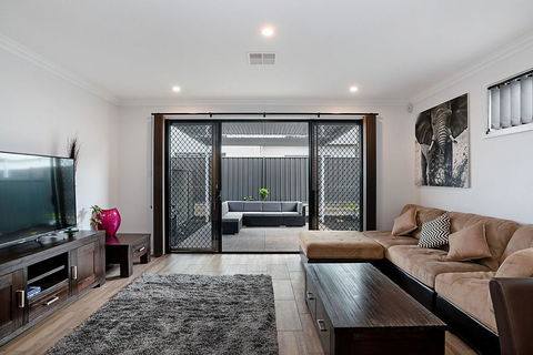 Modern Luxury At Christies Beach - Accommodation Asia 2