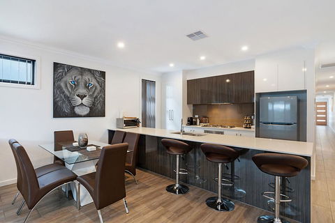 Modern Luxury At Christies Beach - Accommodation Asia 1