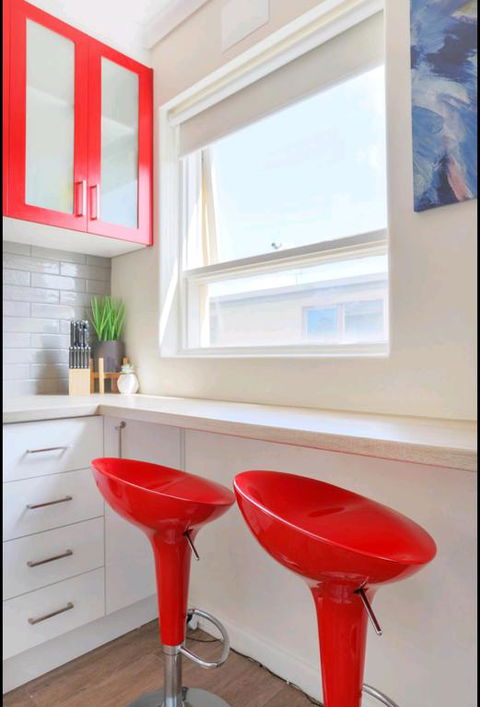 Modern St Kilda East Apartment - Free Parking - Accommodation Guide 3