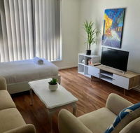 Modern Unit Near To Surfers Paradise - Accommodation Asia