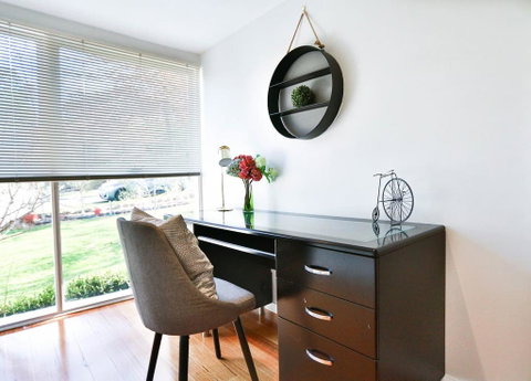 Mont Albert 2 Bedrooms Morden House - Accommodation Guide 1