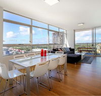 Moore to See - Modern and Spacious 3BR Zetland Apartment with Views over Moore Park - Accommodation Asia