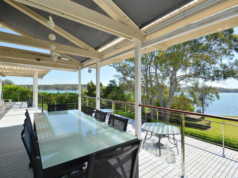Morisset Bay Waterfront Views Lake House Looking Over Trinity Marina - Accommodation Asia 0